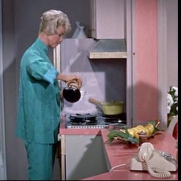 This scene from the 1959 romantic comedy Pillow Talk prominently features a Chemex glass coffee maker, a design classic.